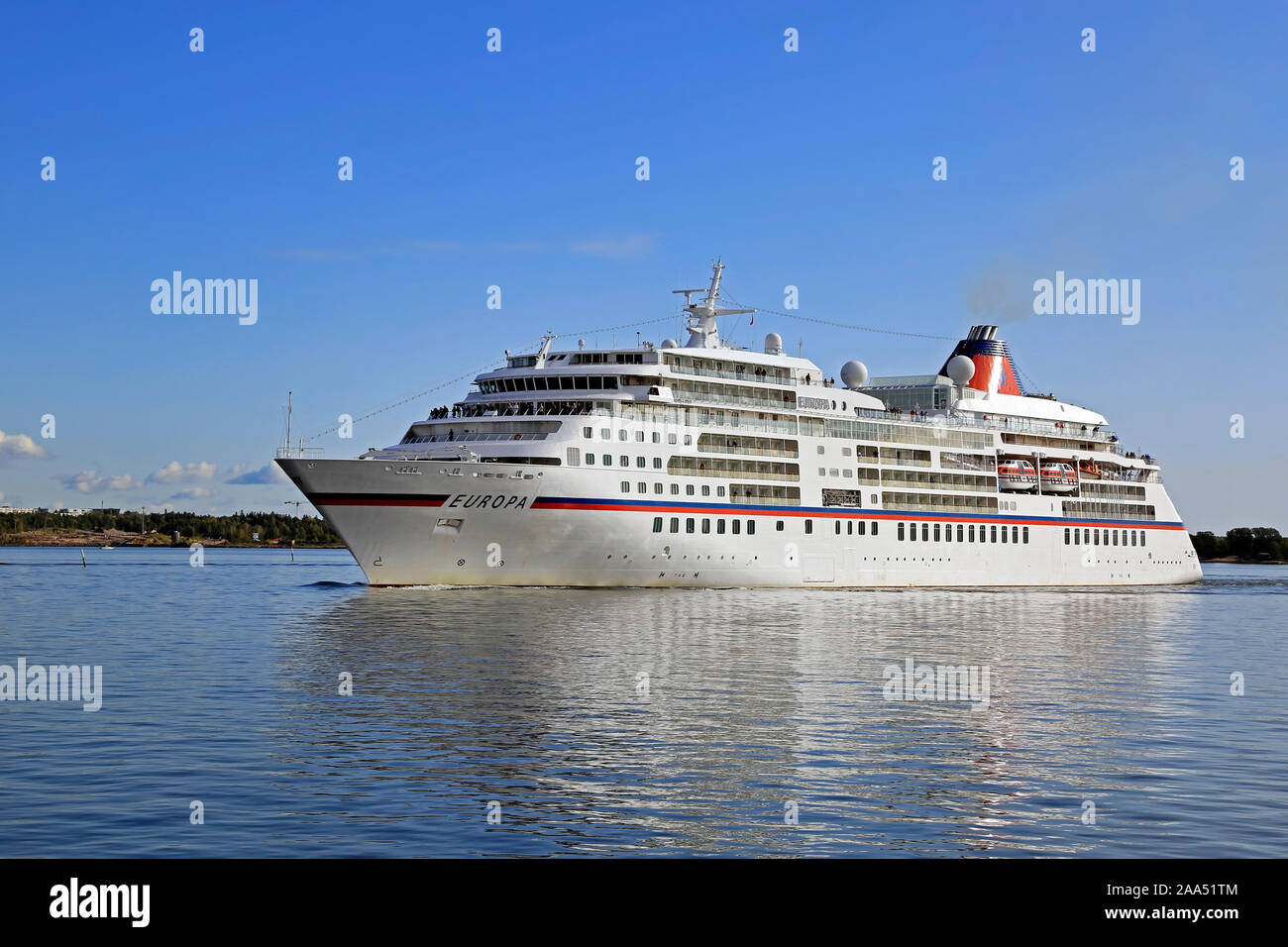 Hapag-Lloyd Europa Luxus eines Kreuzfahrtschiffes Segeln am blauen Meer an einem schönen Tag im September bei der Ankunft in Helsinki, Finnland. September 24, 2019. Stockfoto