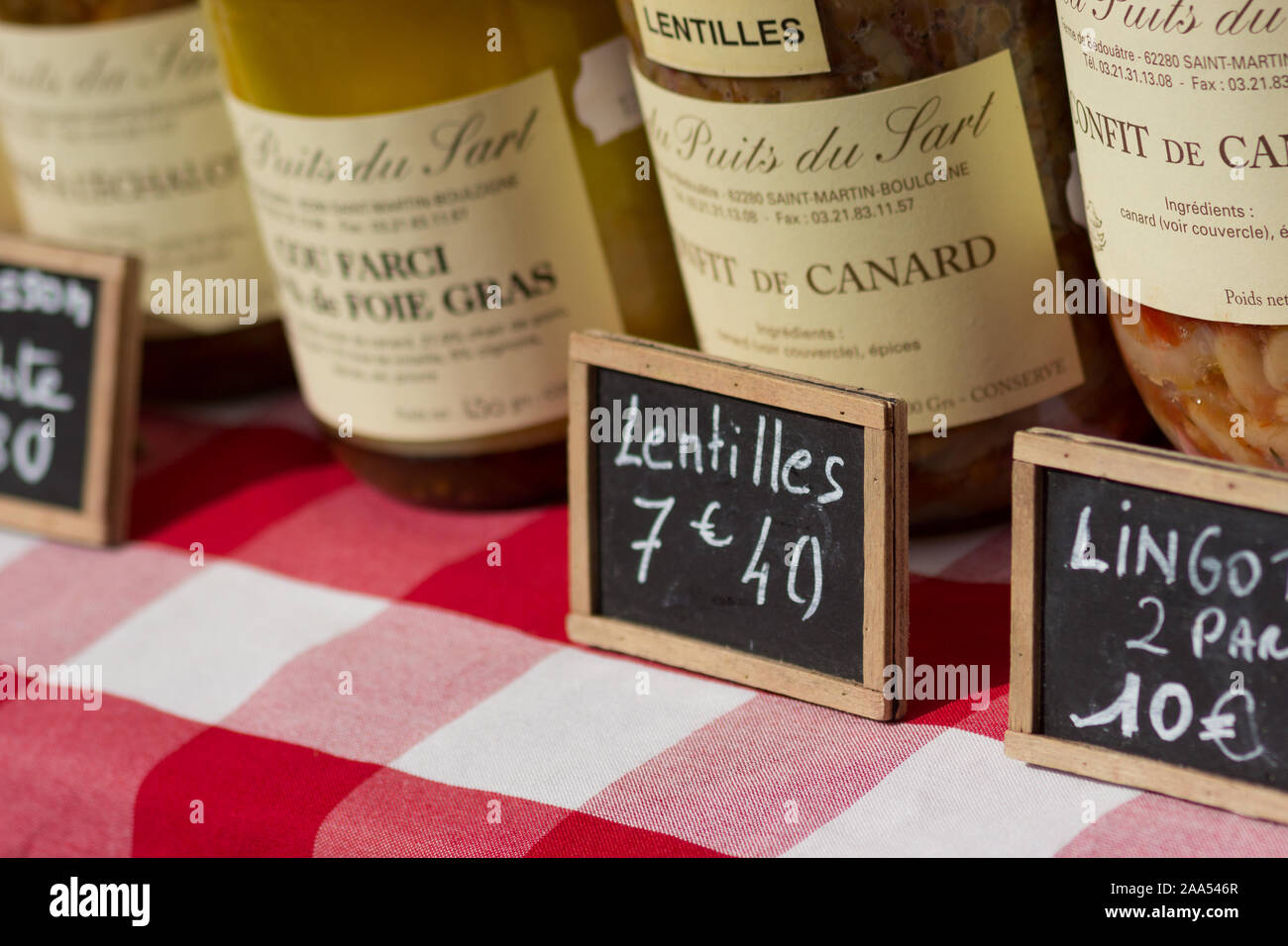 Hardelot, Frankreich, Confit auf Marktstand Stockfoto