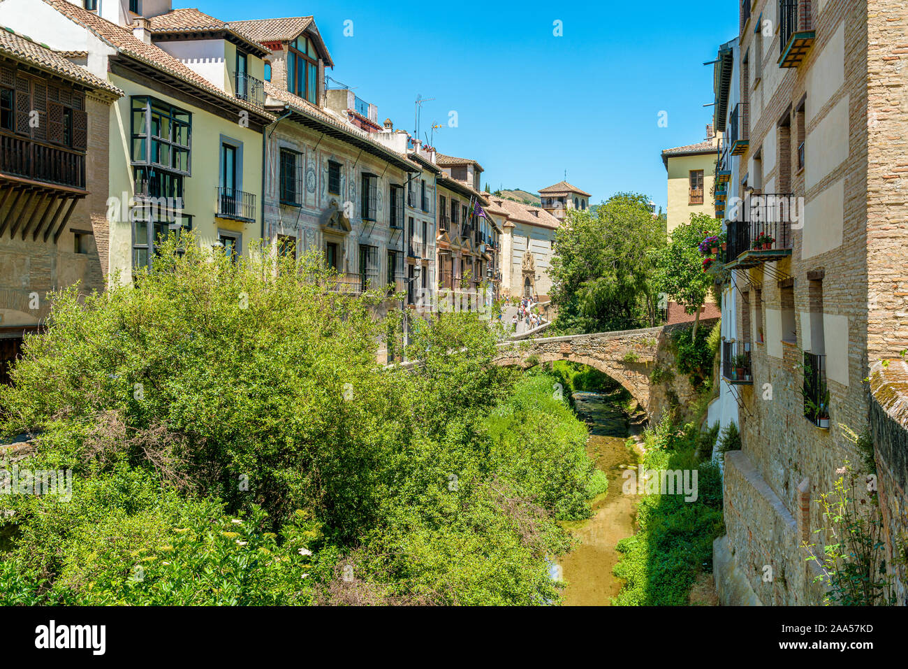 Die malerische Carrera del Darro in Granada. Andalusien, Spanien. Stockfoto