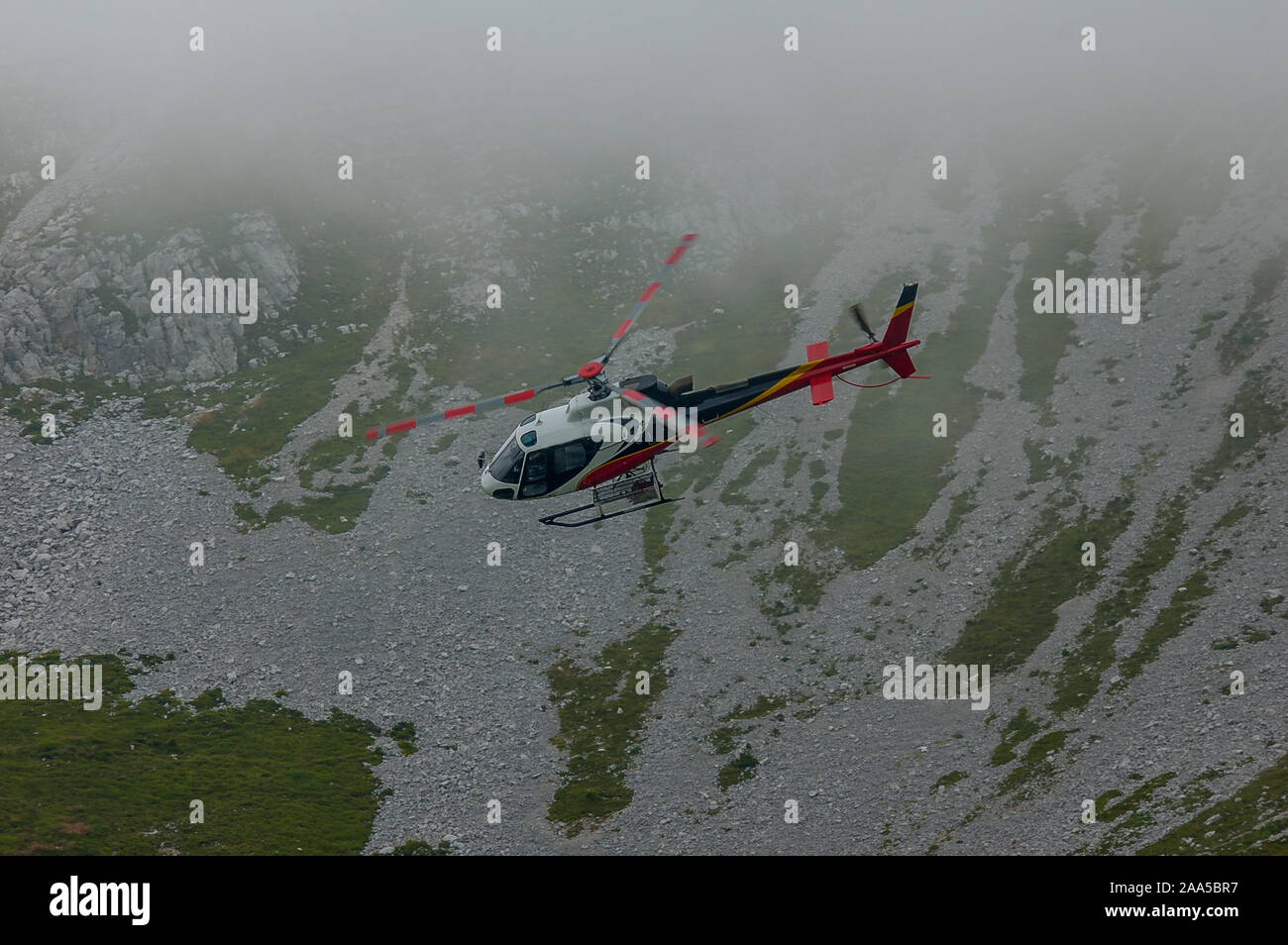 In high mountain Rescue Helicopter Stockfoto