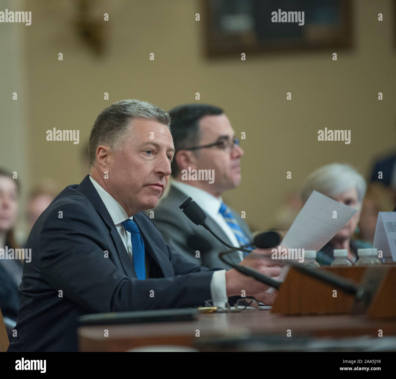 Washington DC, 19. November 2019 - Botschafter Kurt Volker, ehemaliger Sonderbeauftragter für die Ukraine und Timothy Morrison, Special Assistant des Präsidenten und der Senior Director für Europa und Russland, die Nationale Sicherheit Councit in der Öffentlichkeit, in der Untersuchung der potentiellen Amtsenthebungsverfahren gegen Präsident J Donald Trump bezeugen. An einer Kongreßhörfähigkeit auf dem Capitol Hill in Washington DC. Patsy Lynch/MediaPunch Stockfoto