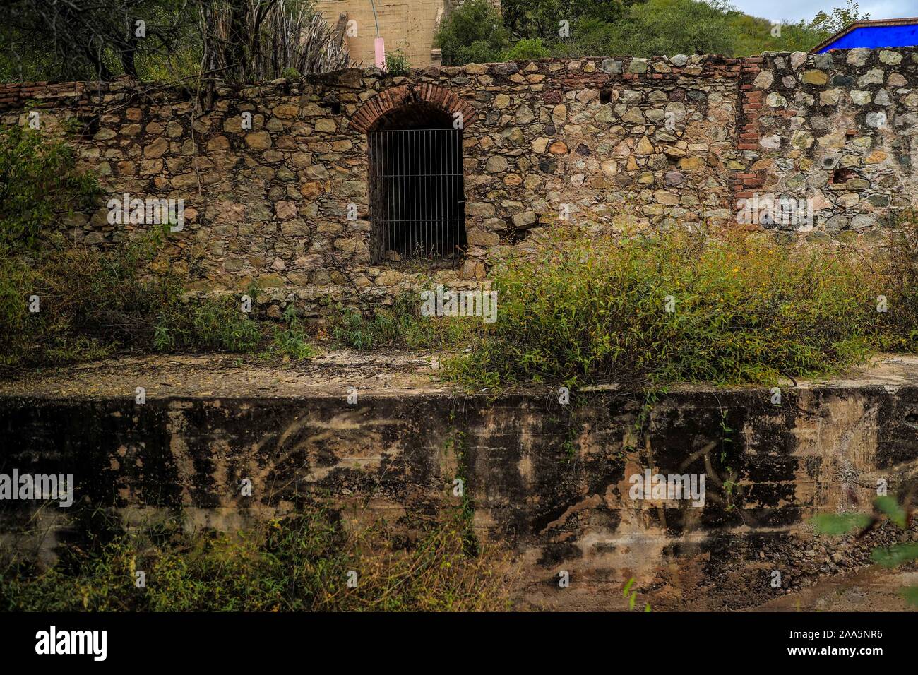 Royals von Zoll Minen, La Libertad Bergwerk, neue Minen. Antiogua nima de Oro im La Aduana Gemeinschaft in die zauberhafte Stadt Alamos, Sonora Mexico. In seiner Nähe befinden sich die Royals von Minen von Zoll, La, La Quintera Nacacherán, an der gleichen Stelle im Besitz von Pedro Perrón. © (© Foto: LuisGutierrez/NortePhoto.com) "Reales de Minas de la Aduana, Mina La Libertad, Minas Nuevas. Antiogua nima de Oro en la Comunidad La Aduana en el Pueblo Magico de Alamos, Sonora Mexico. En sus Cercanías se hallan los Reales de Minas de la Aduana, La, La Quintera Nacacherán, en el mismo Sitio la posee Don Pedro Stockfoto