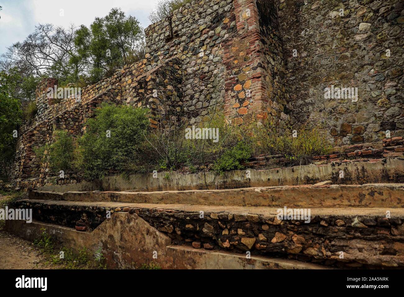 Royals von Zoll Minen, La Libertad Bergwerk, neue Minen. Antiogua nima de Oro im La Aduana Gemeinschaft in die zauberhafte Stadt Alamos, Sonora Mexico. In seiner Nähe befinden sich die Royals von Minen von Zoll, La, La Quintera Nacacherán, an der gleichen Stelle im Besitz von Pedro Perrón. © (© Foto: LuisGutierrez/NortePhoto.com) "Reales de Minas de la Aduana, Mina La Libertad, Minas Nuevas. Antiogua nima de Oro en la Comunidad La Aduana en el Pueblo Magico de Alamos, Sonora Mexico. En sus Cercanías se hallan los Reales de Minas de la Aduana, La, La Quintera Nacacherán, en el mismo Sitio la posee Don Pedro Stockfoto