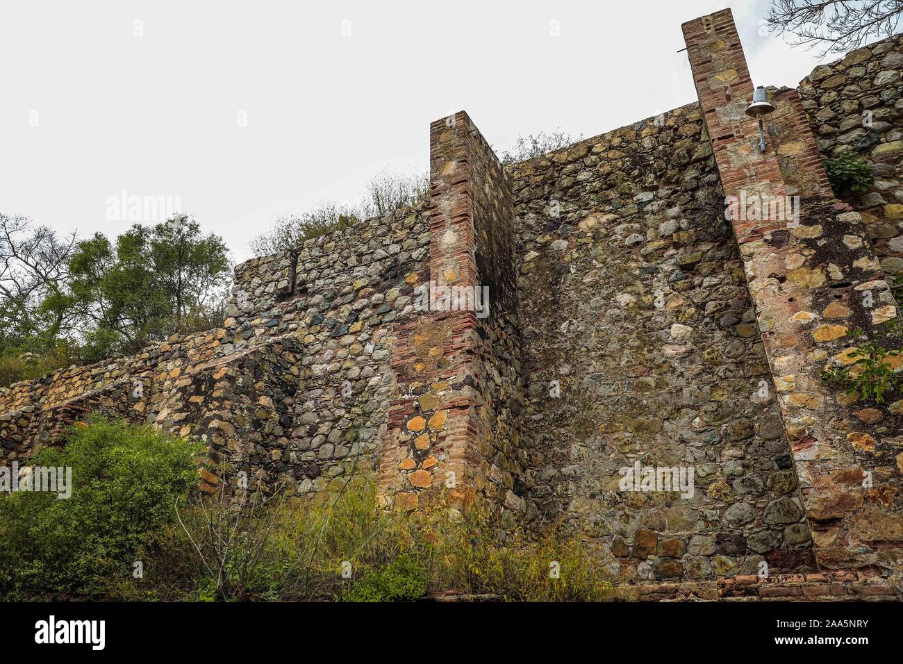 Royals von Zoll Minen, La Libertad Bergwerk, neue Minen. Antiogua nima de Oro im La Aduana Gemeinschaft in die zauberhafte Stadt Alamos, Sonora Mexico. In seiner Nähe befinden sich die Royals von Minen von Zoll, La, La Quintera Nacacherán, an der gleichen Stelle im Besitz von Pedro Perrón. © (© Foto: LuisGutierrez/NortePhoto.com) "Reales de Minas de la Aduana, Mina La Libertad, Minas Nuevas. Antiogua nima de Oro en la Comunidad La Aduana en el Pueblo Magico de Alamos, Sonora Mexico. En sus Cercanías se hallan los Reales de Minas de la Aduana, La, La Quintera Nacacherán, en el mismo Sitio la posee Don Pedro Stockfoto