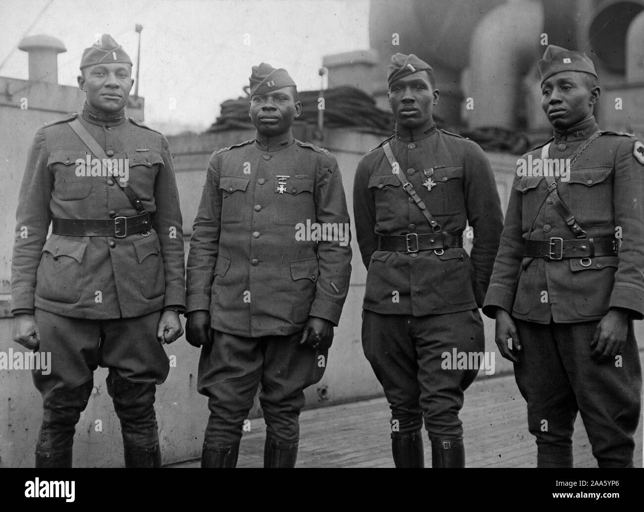 WW ich Fotos - Farbig/Afrikanische amerikanische Truppen - Farbige Offiziere der 366 Infanterie wieder auf Aquitania Ca. 1917-1918 Stockfoto