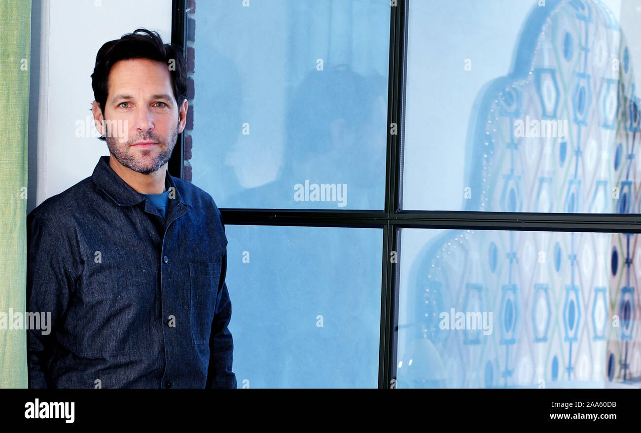 Oktober 15, 2019, New York City, New York, USA: Oktober 15, 2019, New York City, USA: Schauspieler Paul Rudd, derzeit die Hauptrolle in der Netflix Comedy Serie", "Leben mit sich. (Bild: © Stan Godlewski/ZUMA Draht) Stockfoto