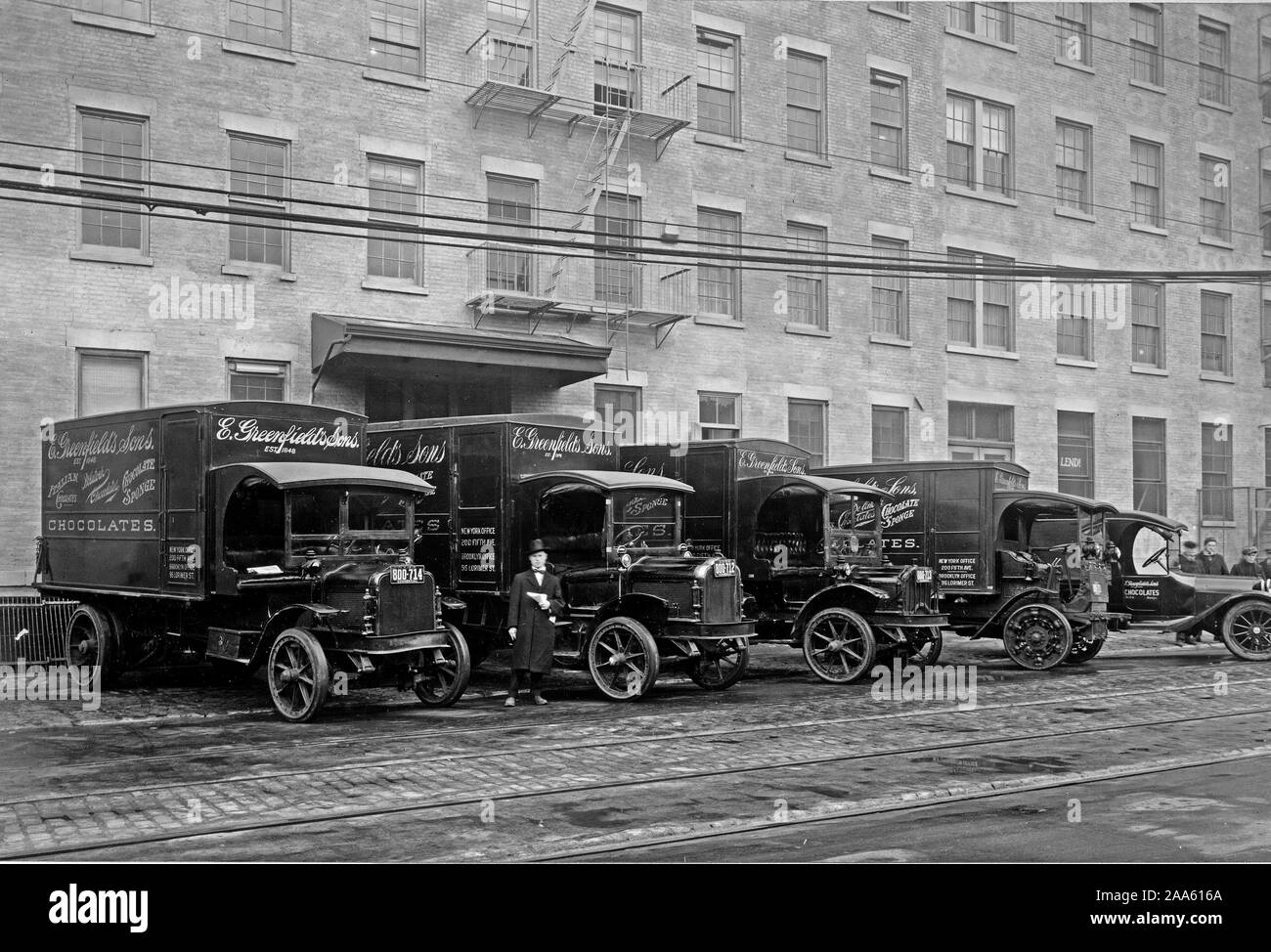 Branchen des Krieges - Süßigkeiten - SCHOKOLADE FÜR DIE REGIERUNG. Nutzfahrzeuge von E.Greenfield SÖHNE, Brooklyn, New York. 1917-1919 Stockfoto