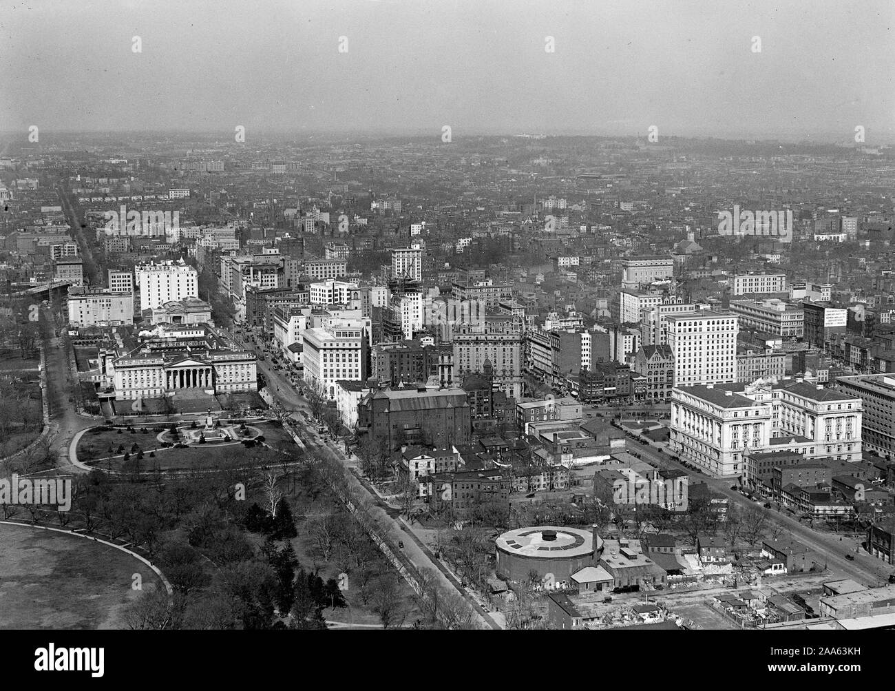 Ansicht der Abteilung Treasury und im Osten von der Spitze des Washington Monument Ca. 1913-1918 Stockfoto