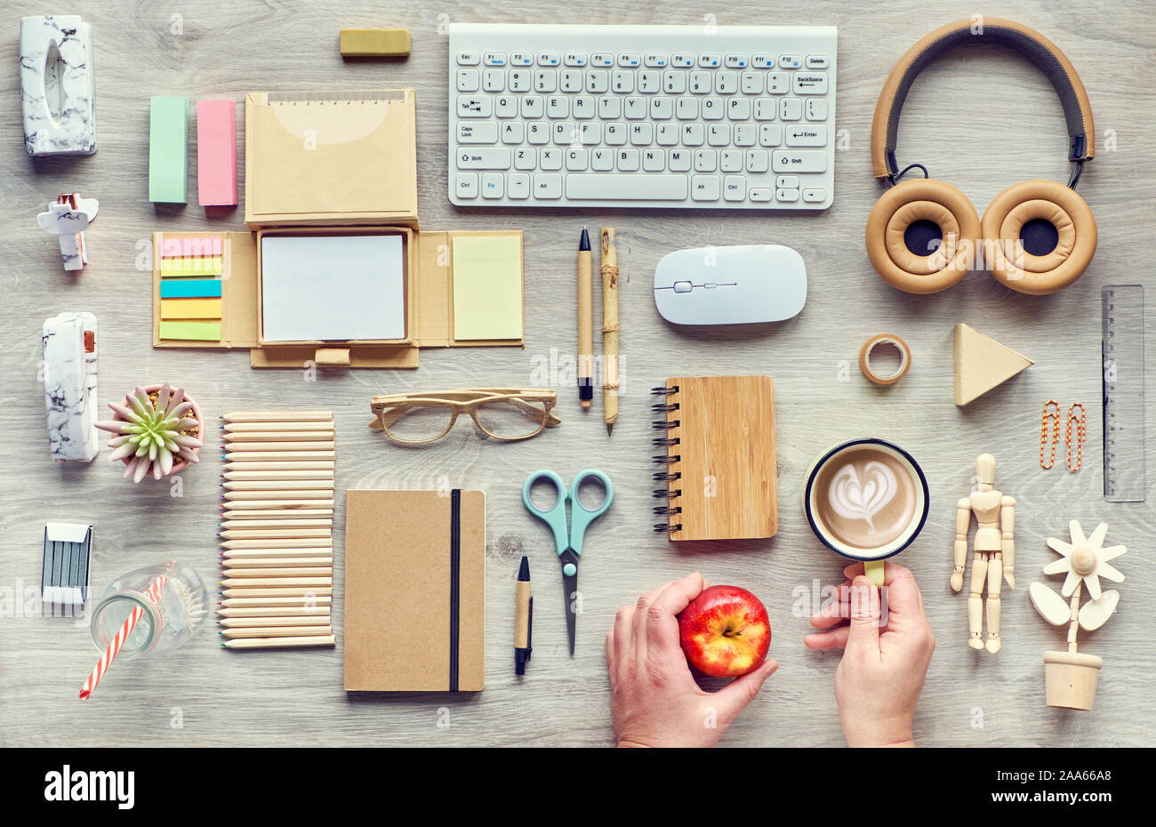 Konzept flach mit modernen Bürobedarf von umweltfreundliche nachhaltige Materialien ohne Single Kunststoff, um Abfall zu reduzieren und aus Eigen organisieren Stockfoto