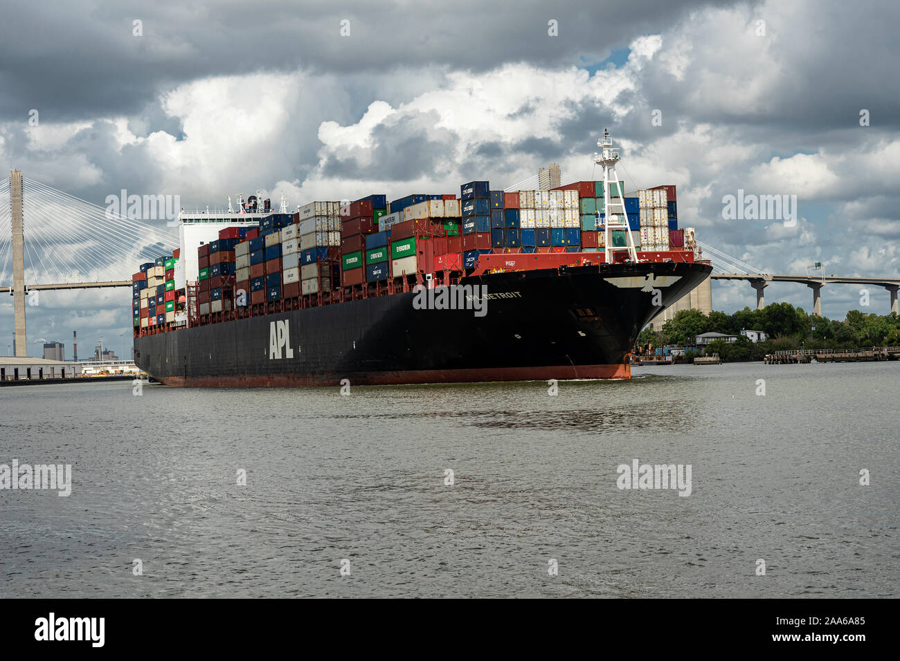 Geladen ocean gehen Frachter in Savannah River. Stockfoto