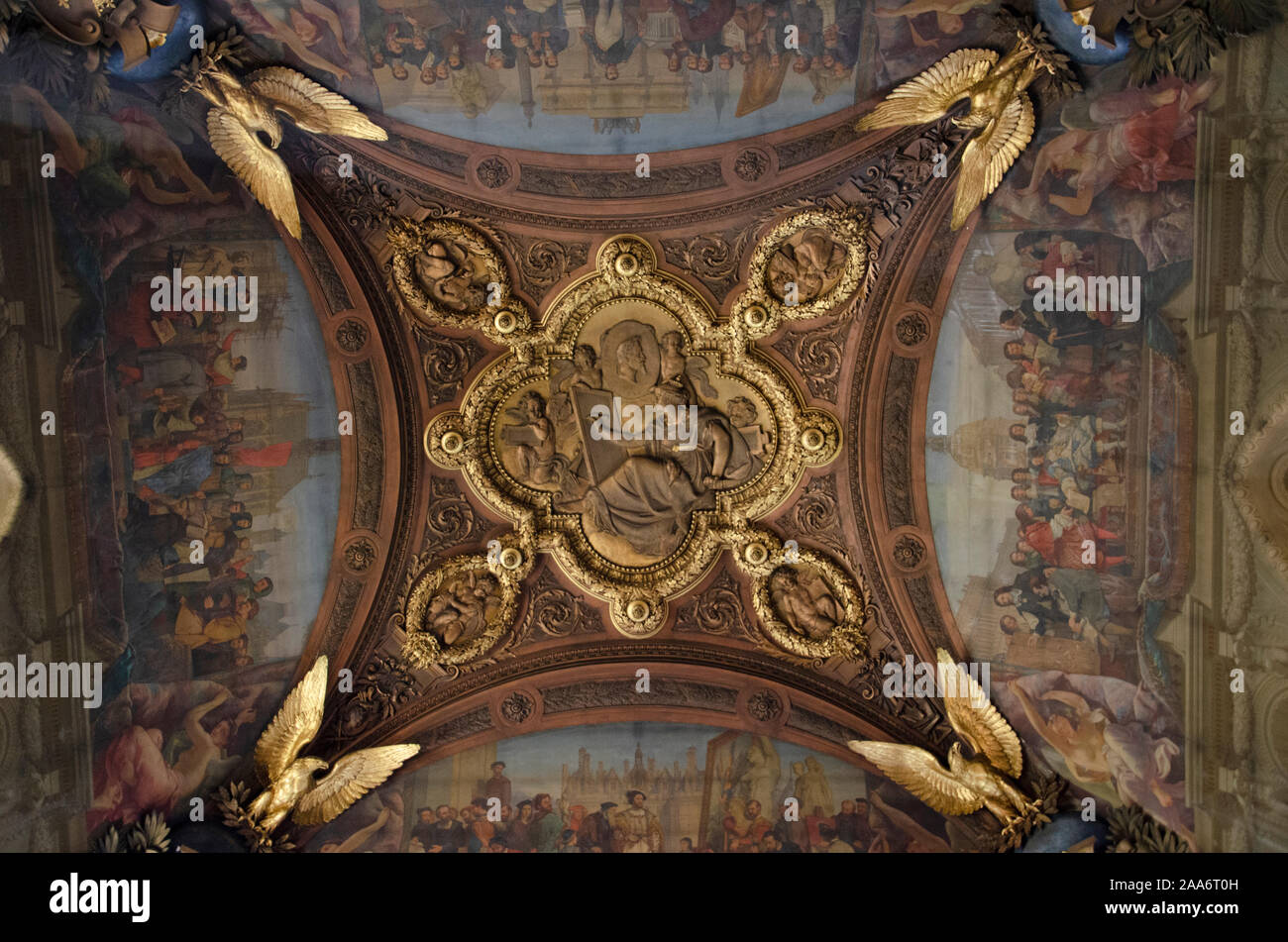 Wunderschön geschnitzten und bunte Decke, Louvre, Paris, Frankreich, Europa Stockfoto