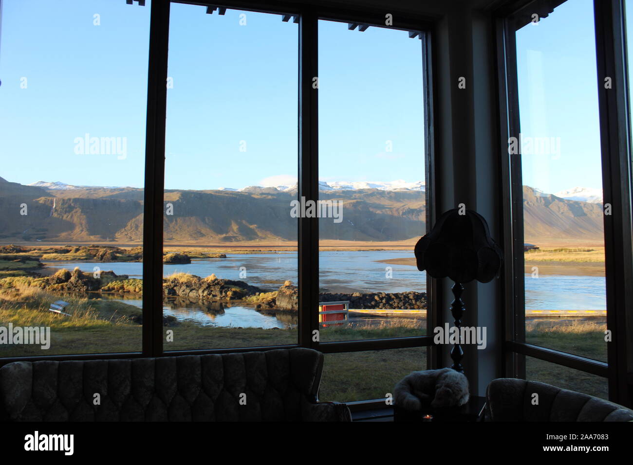 Wunderschöne Aussicht auf Island vom warmen Hotel Stockfoto