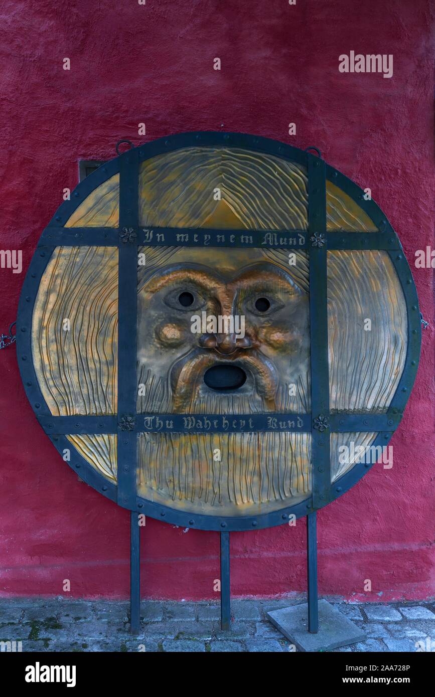 Mund der Wahrheit, runde Relief, der Henker Museum, Pottenstein, Oberfranken, Bayern, Deutschland Stockfoto