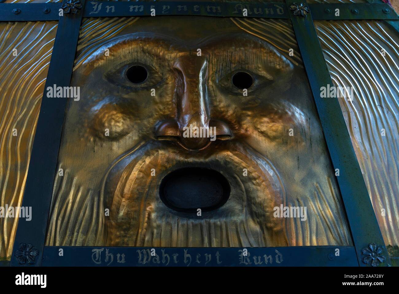 Mund der Wahrheit, runde Relief, der Henker Museum, Pottenstein, Oberfranken, Bayern, Deutschland Stockfoto