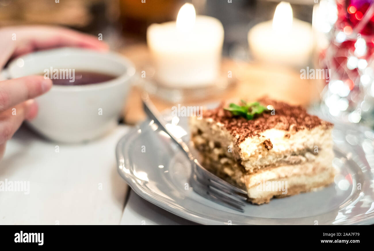 Italienische Tiramisu Dessert Tiramisu Dessert auf einem porzellanteller Stockfoto