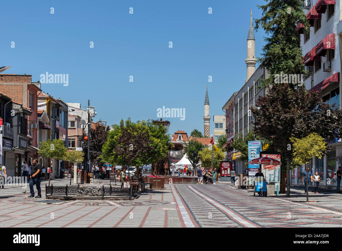 EDIRNE, Türkei - 28. JULI 2019: Einkaufen Fußgängerzone im Zentrum der Stadt Edirne, Osten Thrakien, Türkei Stockfoto