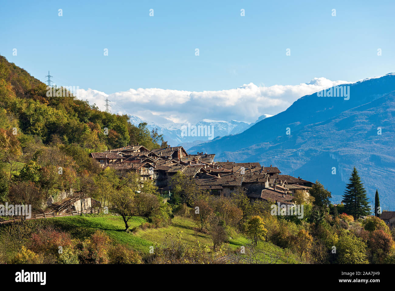 Mittelalterliche Dorf von Canale di Tenno oder Villa Canale in den italienischen Alpen in der Nähe der See Tenno und den Gardasee. Die Provinz Trient, Südtirol, Italien Stockfoto