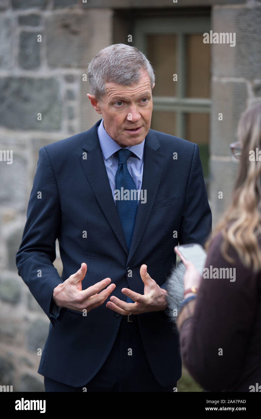Glasgow, UK. Nov, 2019 20. Im Bild: Willie Rennie MSP-Führer der schottischen Liberaldemokratischen Partei. Schottische Liberaldemokraten Willie Rennie und Kampagne Stuhl Alex Cole-Hamilton unterstreichen die Notwendigkeit der GAP auf die saisonale landwirtschaftliche Arbeitnehmer zu heben und sprechen über die Bedrohung Brexit stellt für den Sektor als Ganzes hat bei einem Besuch in craigie's Farm am Stadtrand von Edinburgh. Credit: Colin Fisher/Alamy leben Nachrichten Stockfoto