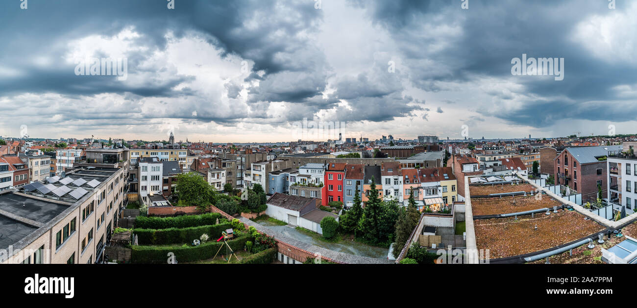 Dachterrasse mit Blick über die Gemeinden von Jette und ganshoren, Brüssel Stockfoto