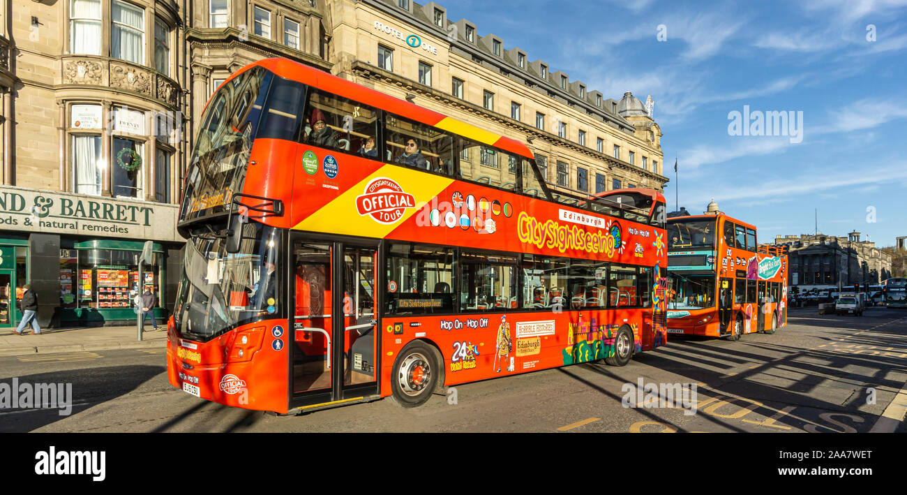 Edinburgh Sightseeing Busse City Sightseeing in der Princes Street Edinburgh Schottland Großbritannien Stockfoto