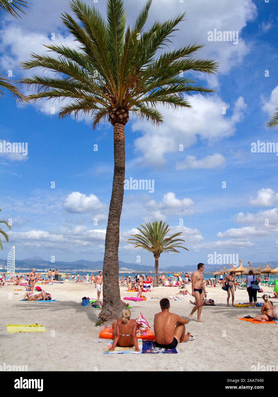 Menschen am Strand Playa de Palma, El Arenal, Mallorca, Balearen, Spanien Stockfoto