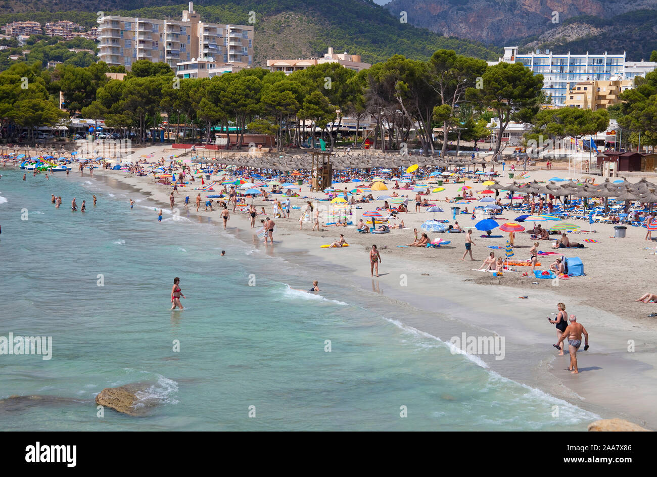 Die Leute am Strand von Peguera, Mallorca, Balearen, Spanien Stockfoto