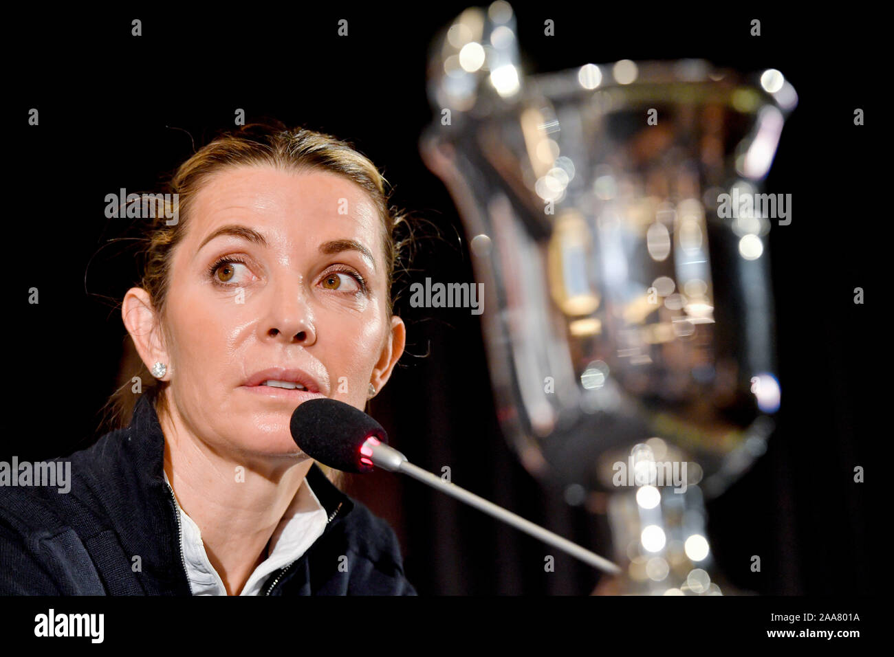 Prag, Tschechische Republik. Nov, 2019 20. Australische showjumper Edwina Tops-Alexander spricht während einer Pressekonferenz vor der Prager Endspiele Springreiten, Global Champions Serie, am 20. November 2019. Die Veranstaltung wird vom 21. bis 24. November statt. Quelle: Vit Simanek/CTK Photo/Alamy leben Nachrichten Stockfoto