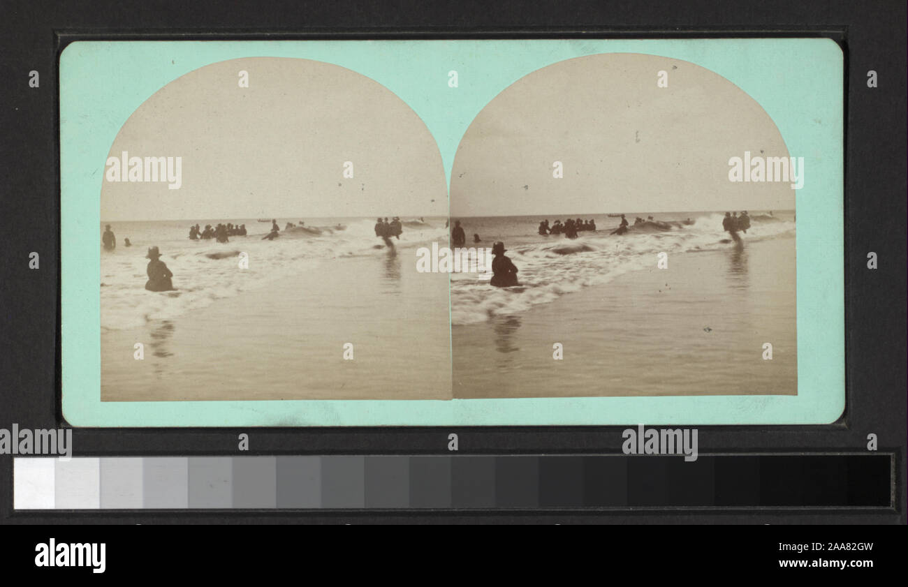 Blick von W. Lange, Gilbert & Speck, R. Newell & Sohn und andere Fotografen und Verlage. Robert Dennis Sammlung von stereoskopische Ansichten. Blick auf Cape May, vor allem Surfen und Badegäste, und wie Straßen, Hotels, Wohnungen, einem Esszimmer, Gruppe Porträts.; Cape May, New Jersey. [Beach Szene.] Stockfoto