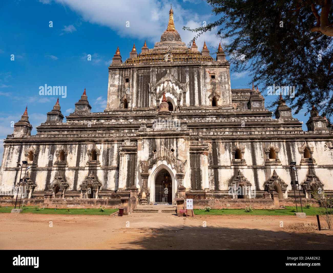 Thatbyinnyu Tempel, der im 12. Jahrhundert erbaut und ist eines der größten buddhistischen Tempel in den alten archäologischen Zone von Bagan, Myanmar (Birma) Stockfoto