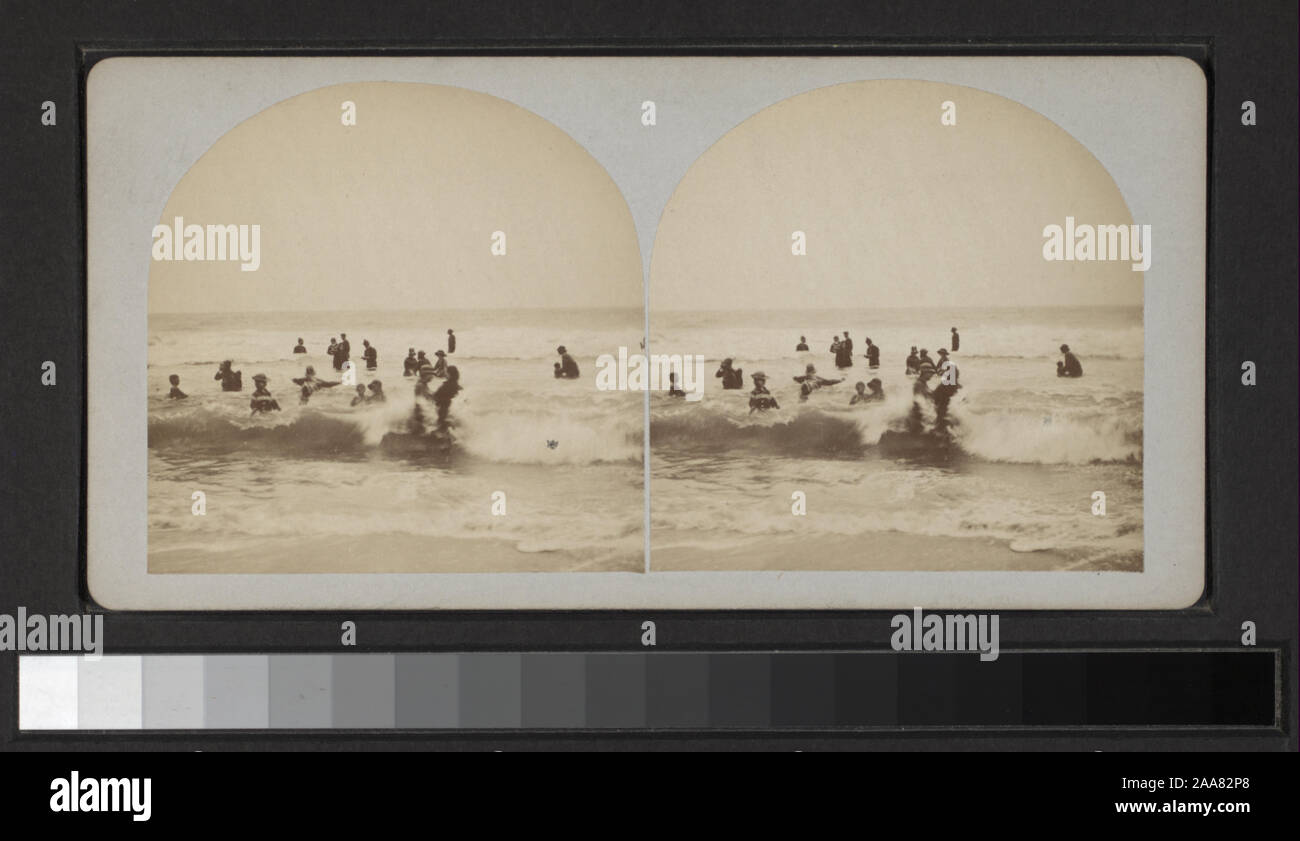 Blick von W. Lange, Gilbert & Speck, R. Newell & Sohn und andere Fotografen und Verlage. Robert Dennis Sammlung von stereoskopische Ansichten. Blick auf Cape May, vor allem Surfen und Badegäste, und wie Straßen, Hotels, Wohnungen, einem Esszimmer, Gruppe Porträts.; Cape May, New Jersey. [View der Watvögel im Ozean.] Stockfoto