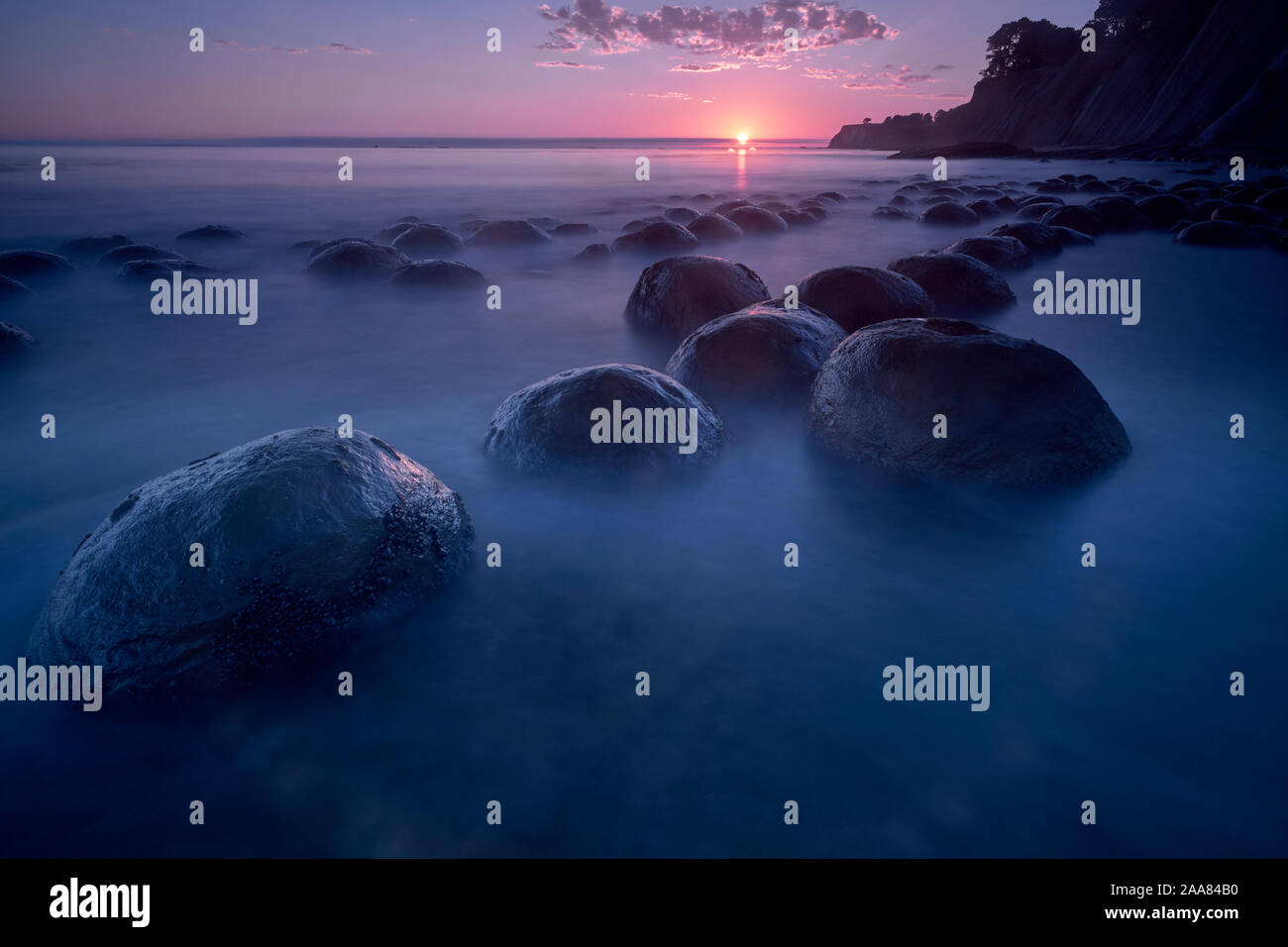 Pazifik und Felsformationen am Bowling Ball Beach in Californnia, USA Stockfoto