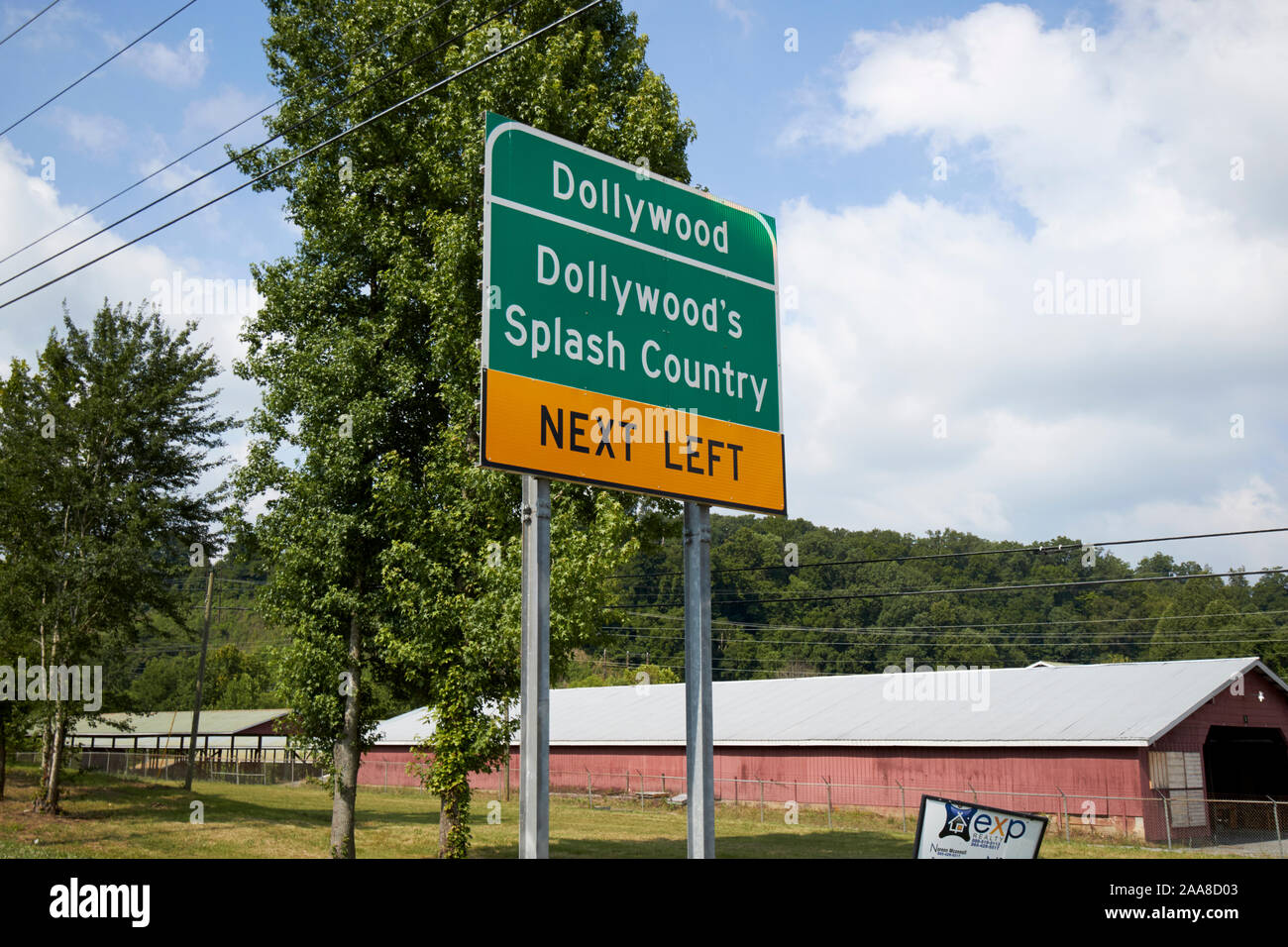 Nächste links Zeichen für dollywoods Splash Country Dollywood und Pigeon Forge Tennessee USA Stockfoto