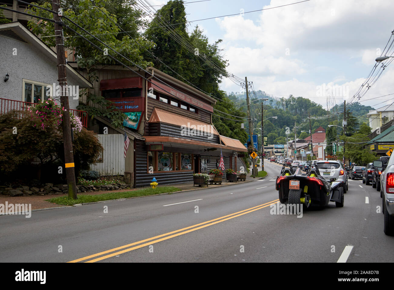 Verkehr auf beschäftigt uns441 bis Downtown Gatlinburg Tennessee USA Stockfoto