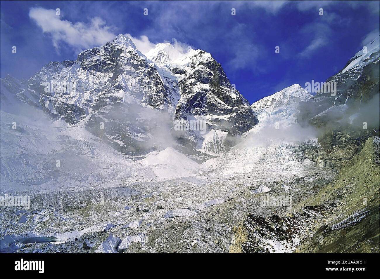 Süden Barun Gletschers und die Ostwand des Chamlang in der Makalu Region Osten Nepals Stockfoto