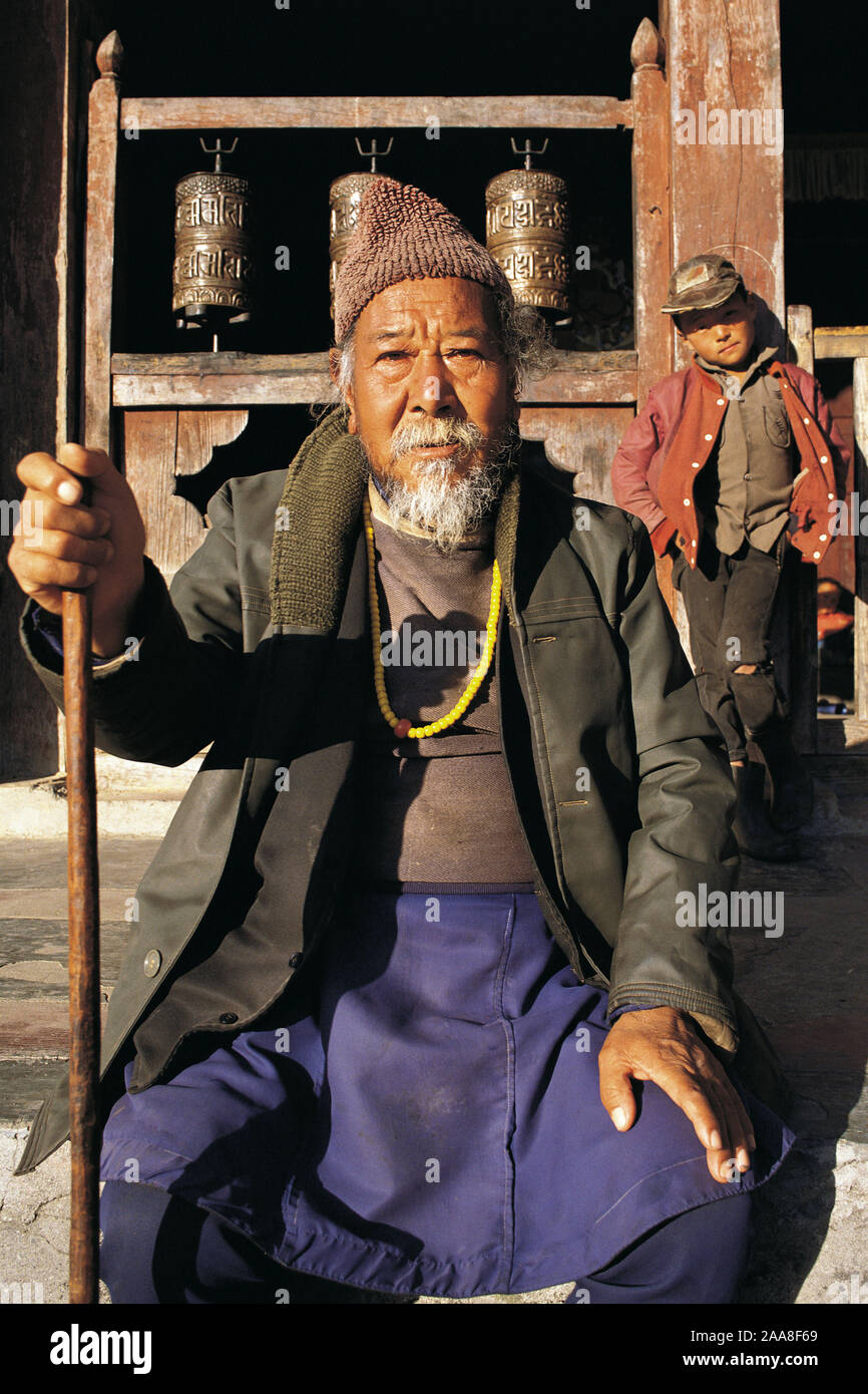 Der Wächter des Dorfes Schrein oder Gompa am Tarke Gyang in der Helambu Region Zentral-Nepal Stockfoto