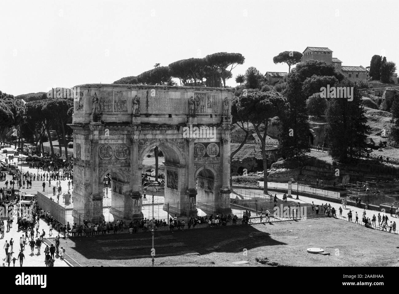 Ein 35-mm-Film schwarz-weiß Foto der Triumphbogen des Konstantin, vom Kolosseum in Rom genommen Stockfoto