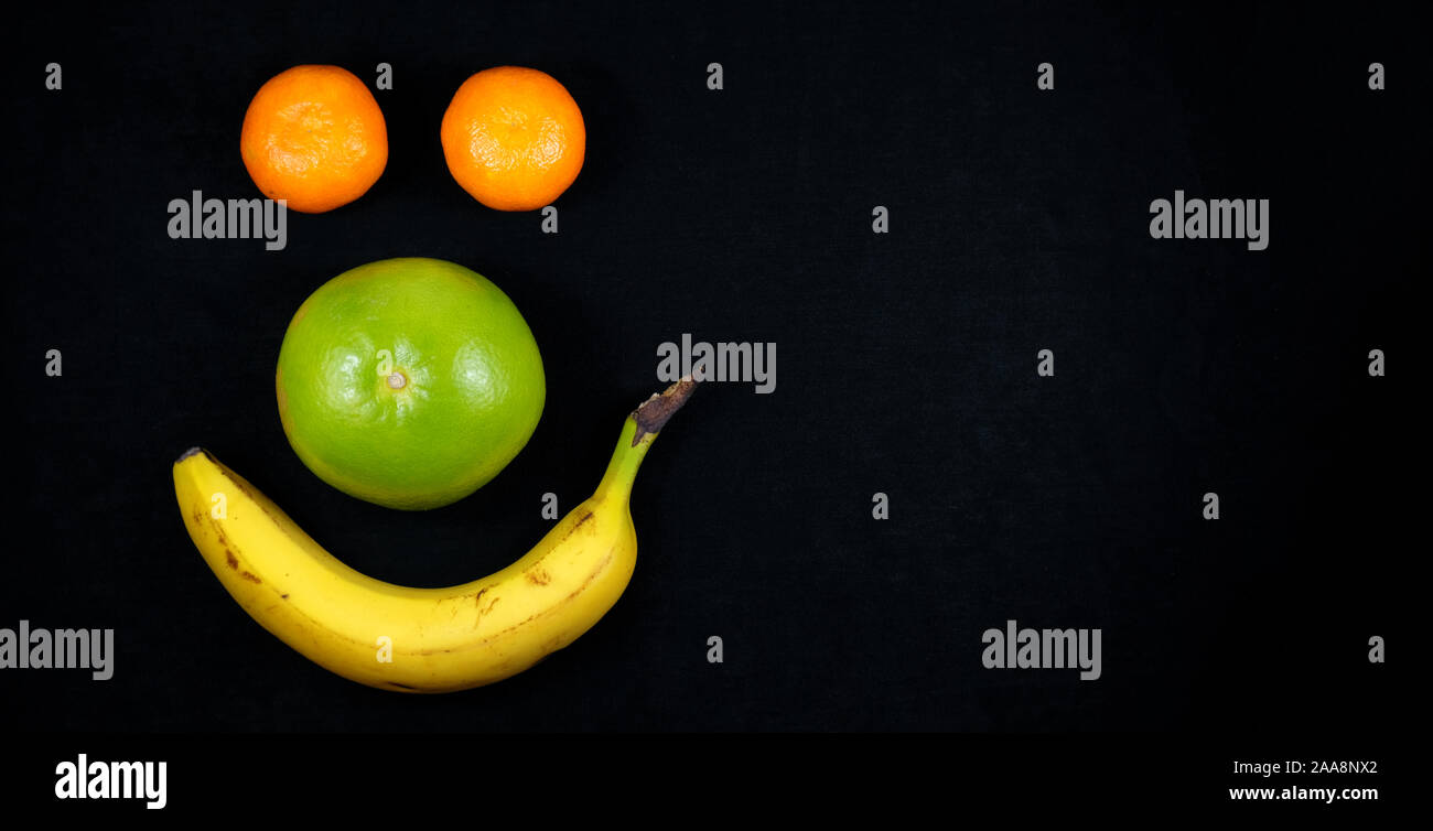 Lächeln von Mandarinen, Sweety und Banane Stockfoto