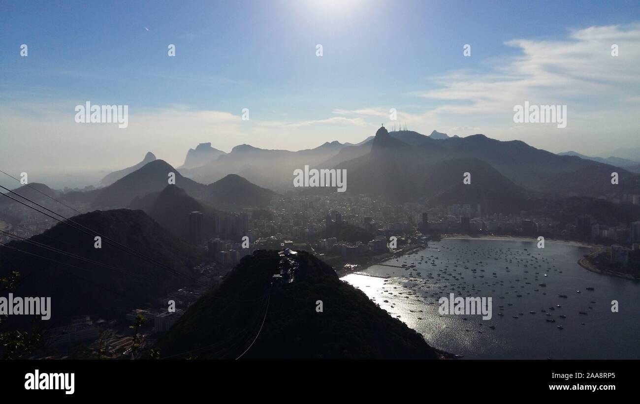 Luftaufnahme von Rio de Janeiro bei Sonnenuntergang Stockfoto