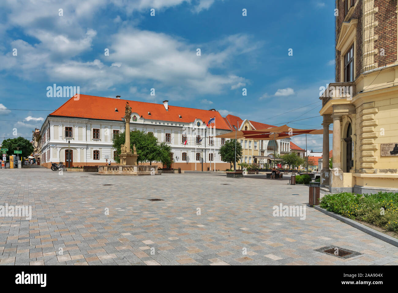 Das Rathaus (Varoshaza) wurde im Jahr 1769 gebaut. Es befindet sich auf dem Hauptplatz Fo Ter in Keszthely, West Transdanubien, Ungarn, Europa Stockfoto