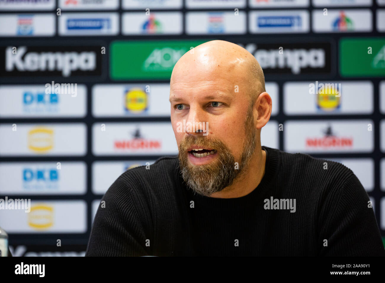 Baden Baden, Deutschland. Nov, 2019 20. Axel Kromer, sportlicher Direktor des DHB Deutscher Handballbund, spricht während einer Veranstaltung im Vorfeld der Frauen Handball Wm. Die deutsche Handballnationalmannschaft der Frauen Team verlässt für Japan diese Woche für die Wm. Credit: Philipp von Ditfurth/dpa/Alamy leben Nachrichten Stockfoto