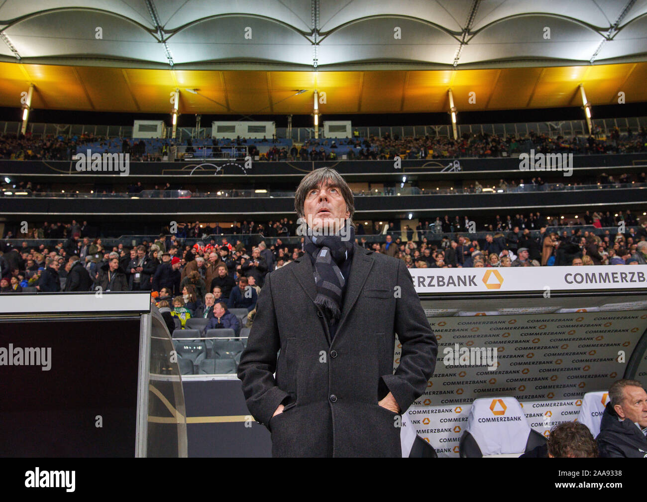 Frankfurt am Main, Deutschland. Nov, 2019 19. EURO QUALI 2020 Germany-North Irland, Frankfurt, 19.November 2019. DFB-headcoach Joachim Jogi Löw, Löw, halbe Größe, Porträt, Deutschland - Nordirland 6:1 Wichtig: DFB-Vorschriften die Verwendung von Fotografien als Bildsequenzen und/oder quasi-Video zu verbieten. Die Qualifikation für die Europameisterschaft, EM Quali, 2020 Saison 2019/2020, 19. November 2019 in Frankfurt am Main, Deutschland. Credit: Peter Schatz/Alamy leben Nachrichten Stockfoto