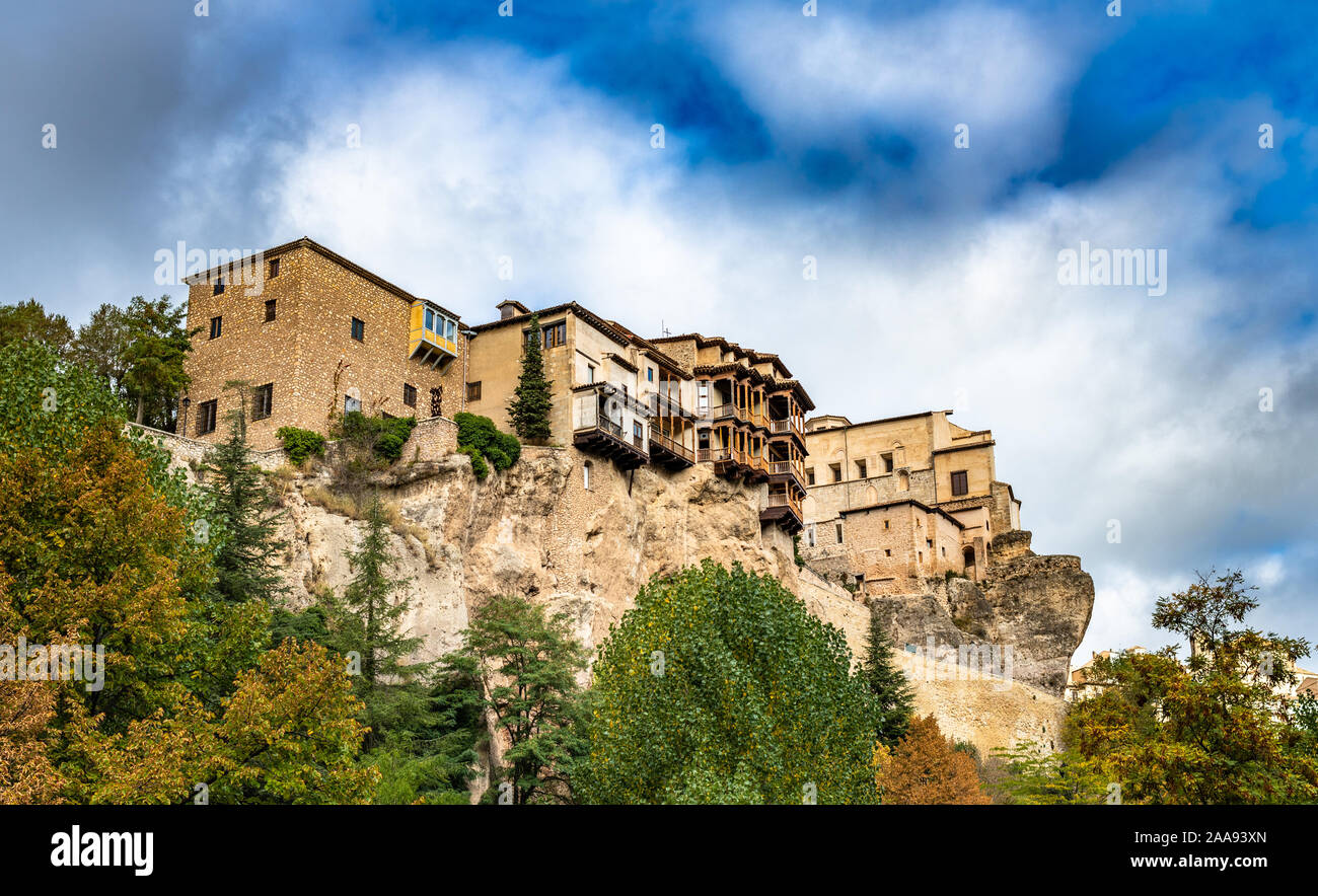 Panoramablick von Cuenca und berühmten hängenden Häuser, Spanien. Stockfoto