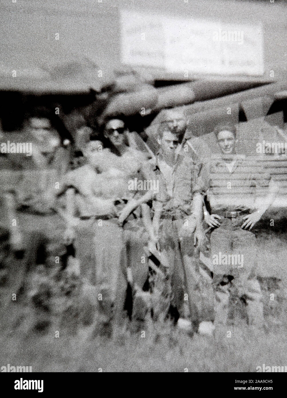 Ein US-Marine Einheit ist in einem irrtümlich, Double Exposure Foto während des Zweiten Weltkrieges auf Guam erfasst, Ca. 1944. Stockfoto