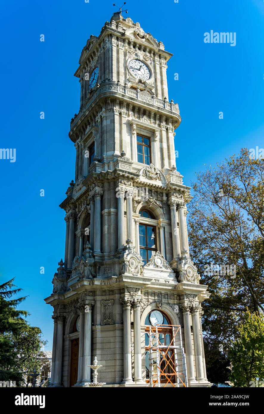 Von clocktower vom Dolmabahçe-Palast in Istanbul, Türkei Stockfoto