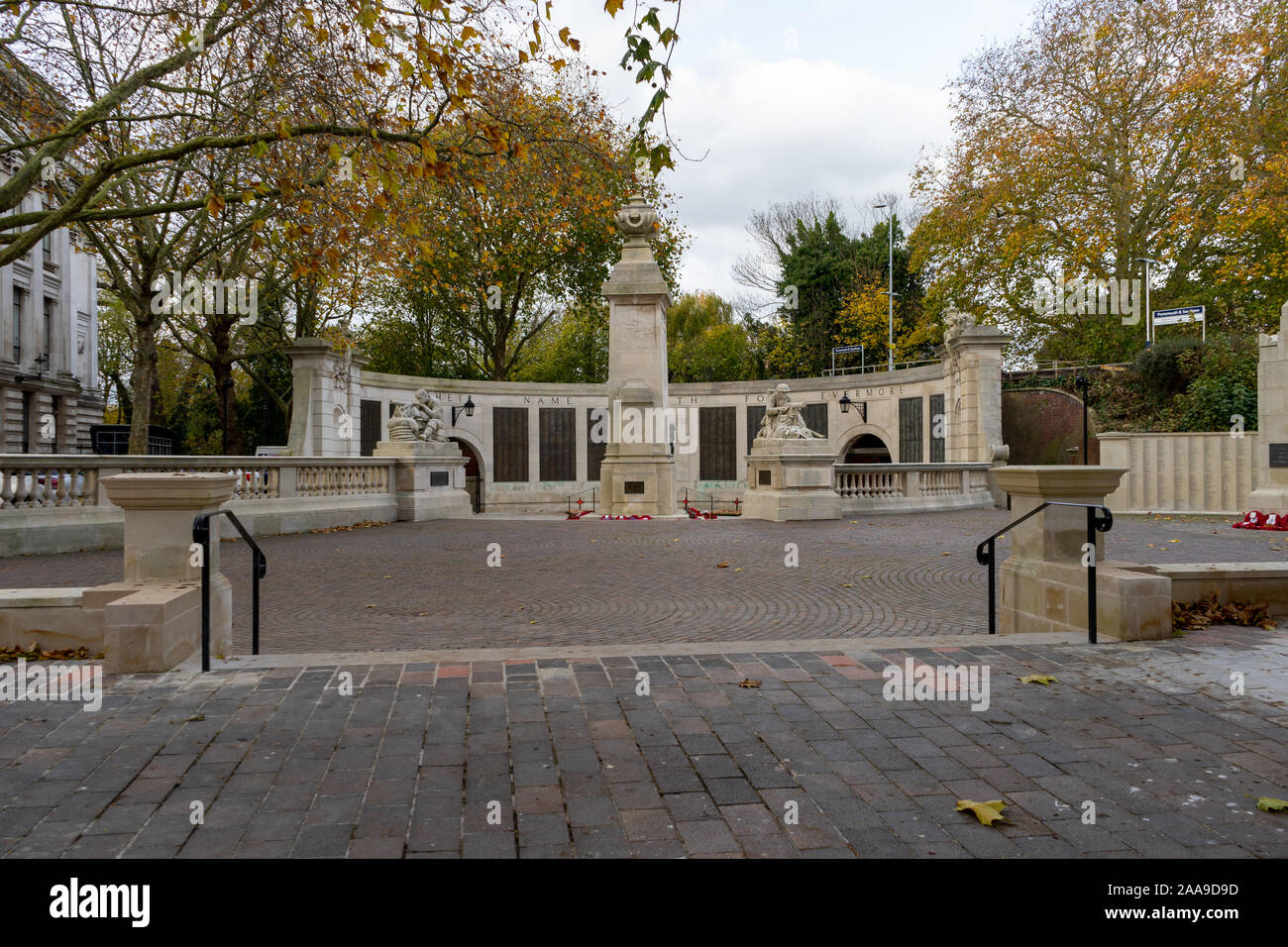 Die neu errichtete Portsmouth Kriegerdenkmal Eingang, Portsmouth, Hampshire, Großbritannien Stockfoto