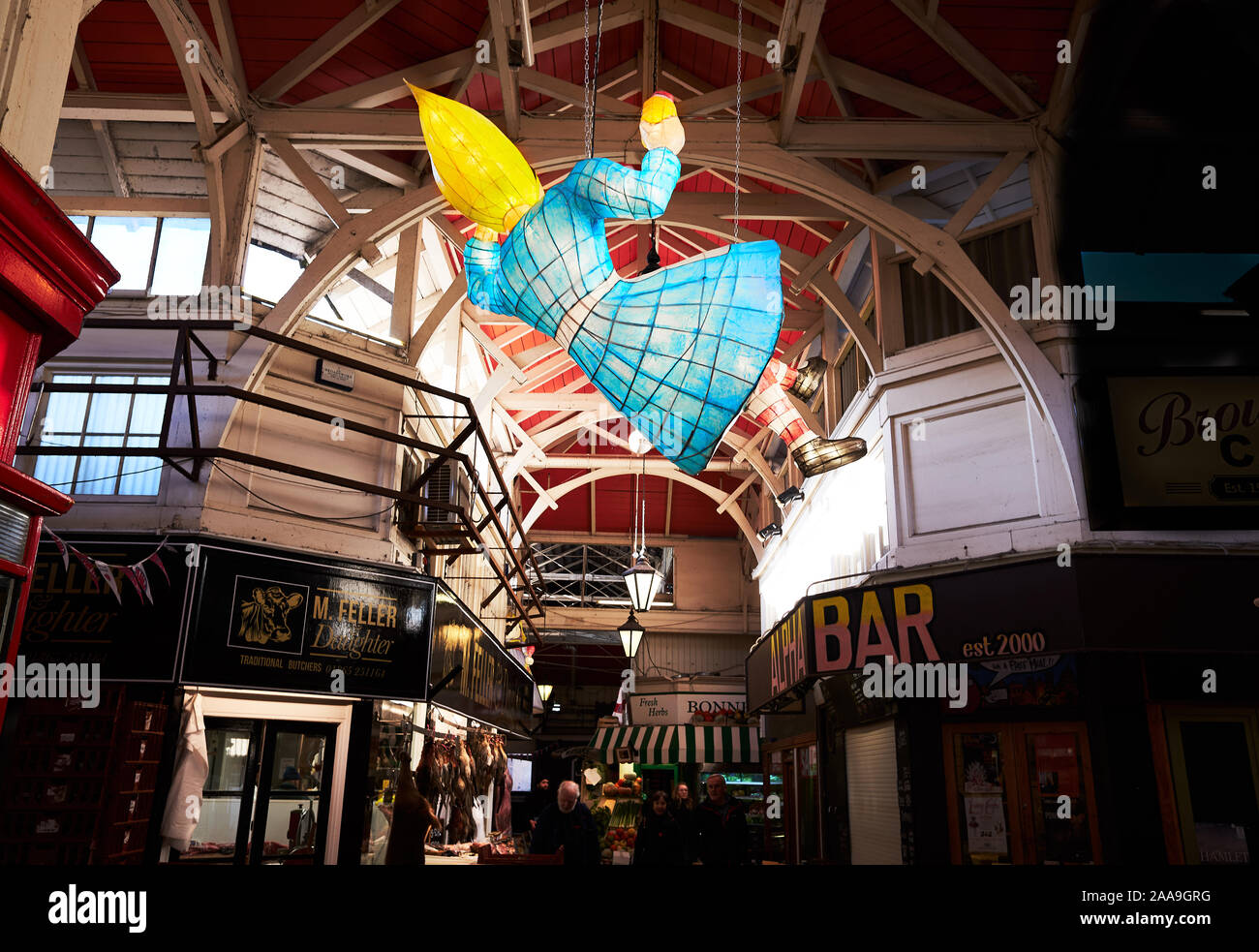 Der überdachte Markthalle in der Weihnachtszeit 2019, Oxford, England, mit einem Alice im Wunderland Thema. Stockfoto