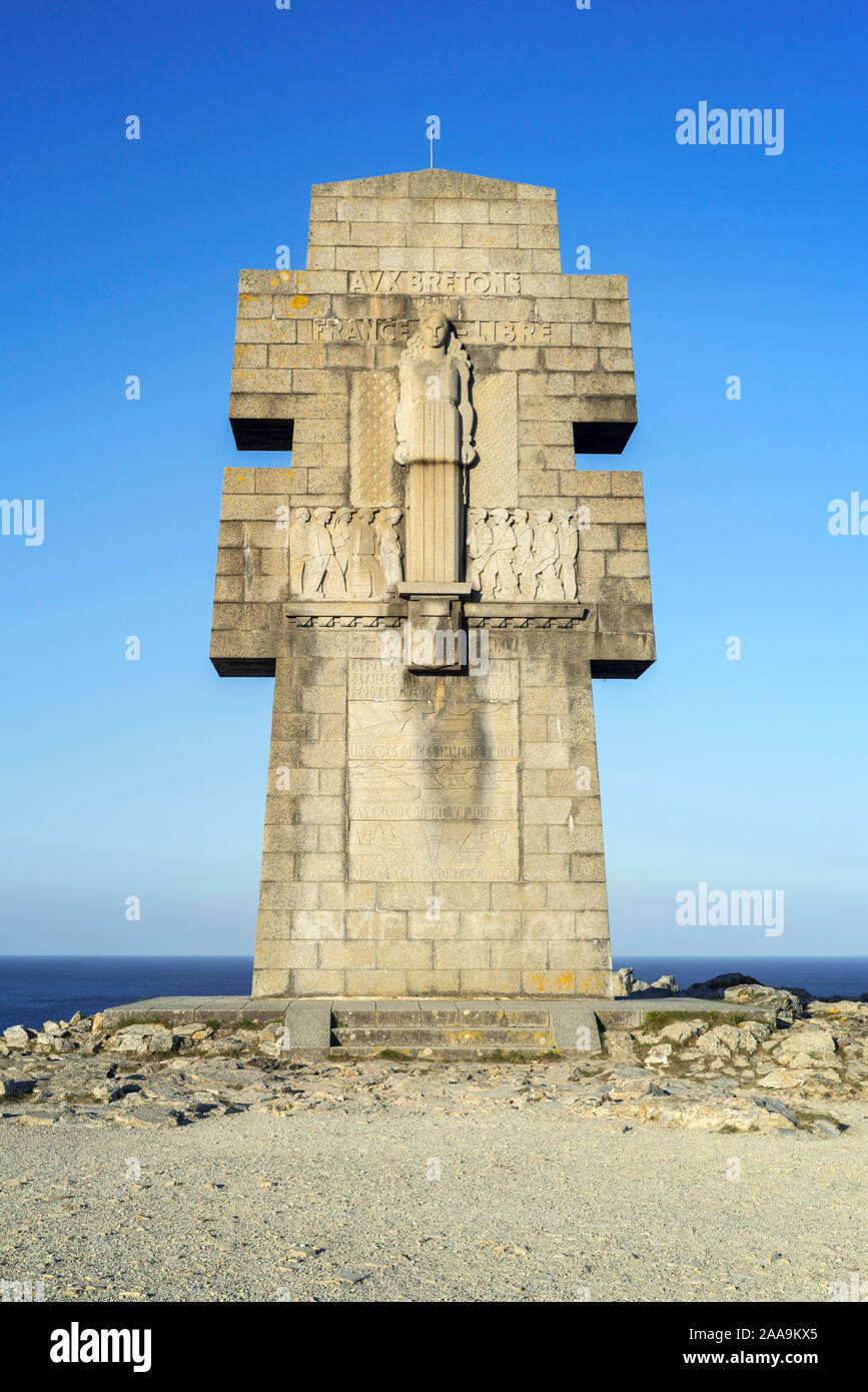 WW 2 Denkmal für die Bretonen des Freien Frankreich/Kreuz von Pen Hir, eröffnet von General Charles de Gaulle, Pointe de Pen-Hir, Bretagne, Frankreich Stockfoto