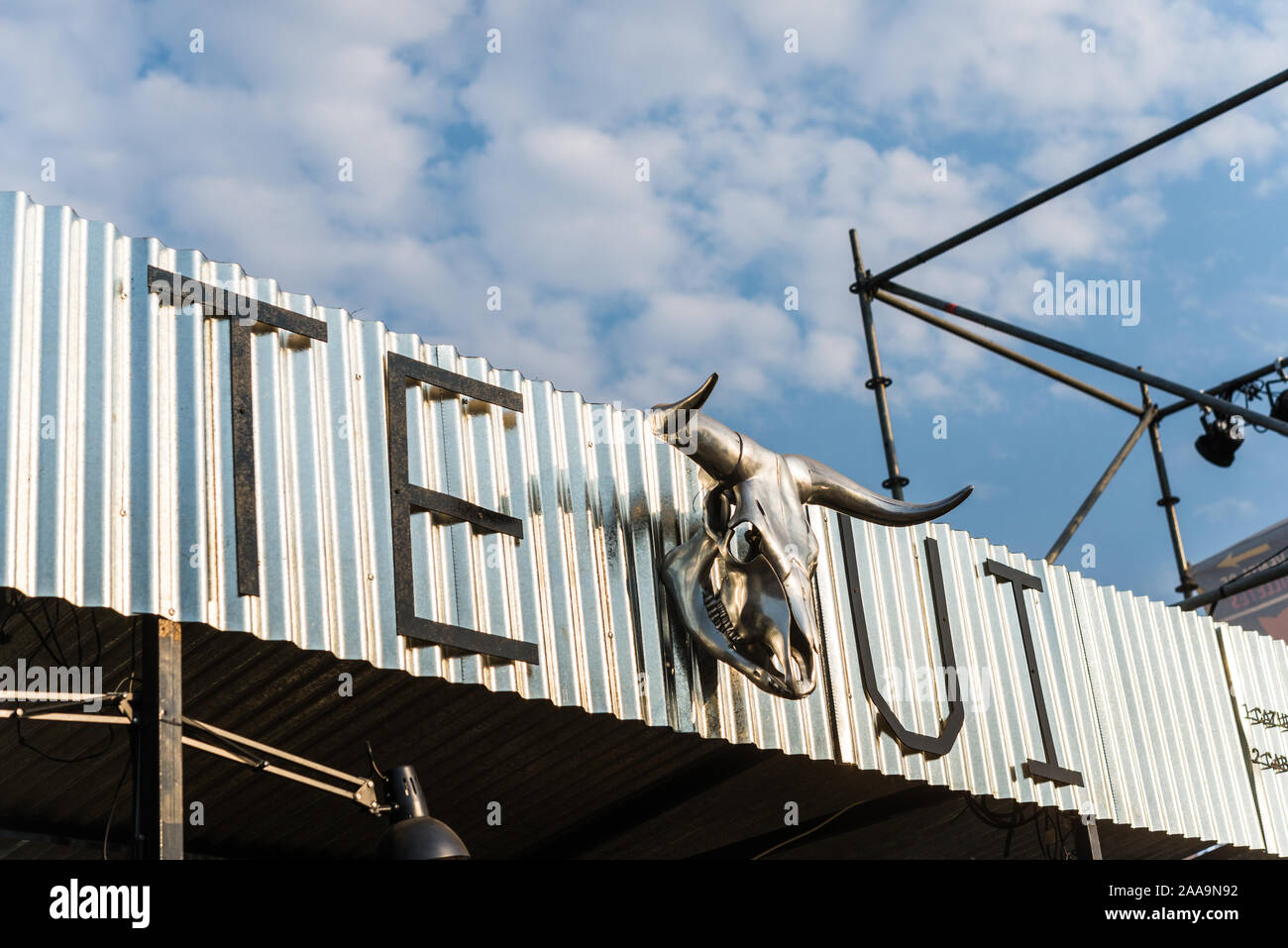 Buenos Aires, Argentinien - 8. September 2018: Tegui an Masticar Food Market Stall Stockfoto Buenos Aires, Argentinien - 8. September 2018: Tegui an Masticar Food Market Stall Stockfoto