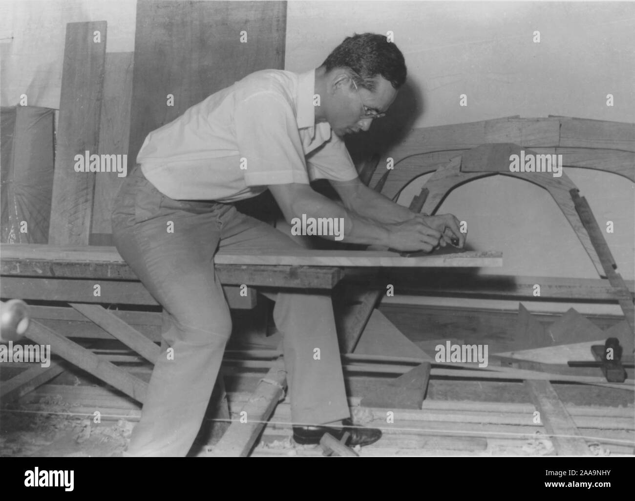 König Bhumibol Adulyadej baute seinen eigenen Segelboot während der Jahre 1963-1967. Stockfoto König Bhumibol Adulyadej baute seinen eigenen Segelboot während der Jahre 1963-1967. Stockfoto