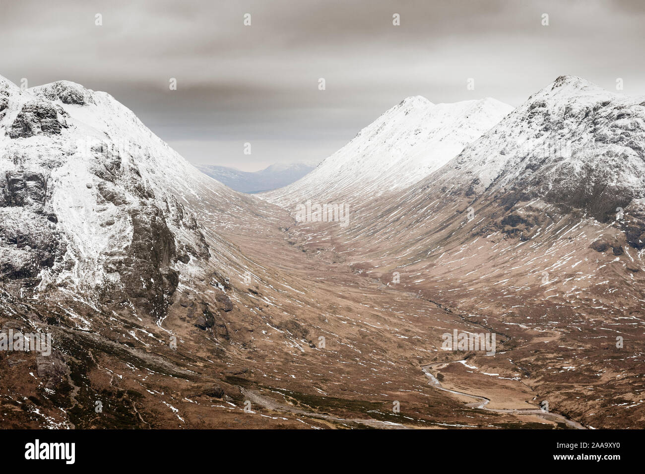 Ein Blick auf die Gletscher u-förmige Tal von Glen Coe zu Glen Etive nannte die Lairig Gartain Stockfoto